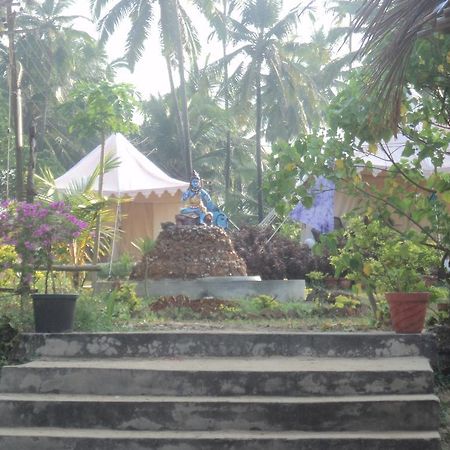 Five Five Restaurant And Guest Tents Anjuna Exteriör bild